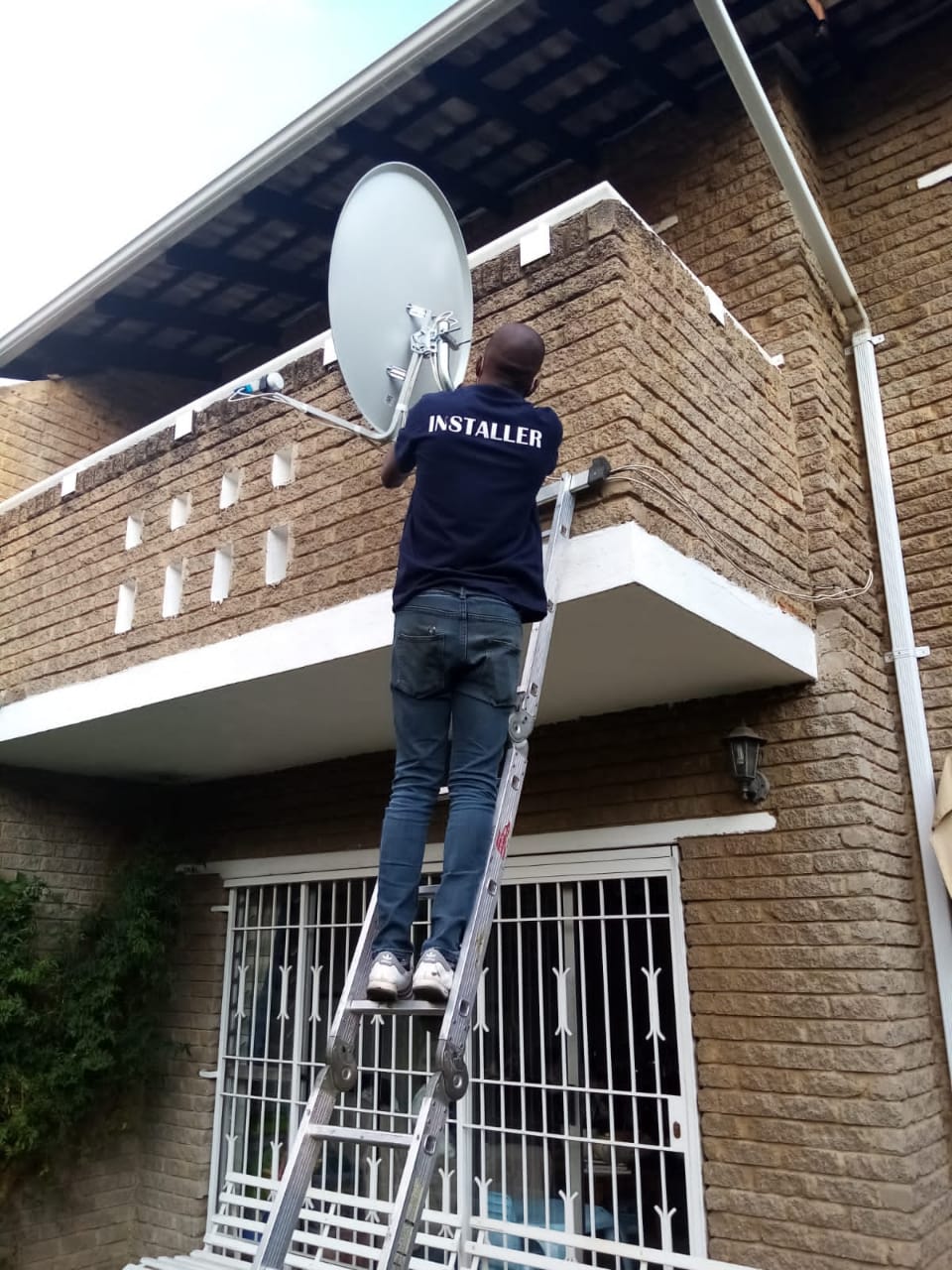 Professional DStv installer Centurion completing satellite dish setup